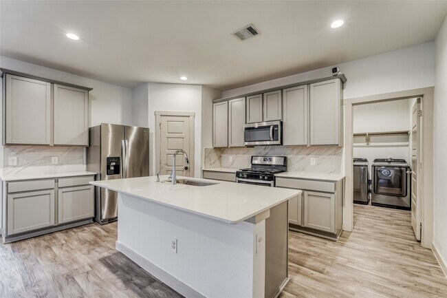 Foto del edificio - 7830 Cattleman Vly Dr