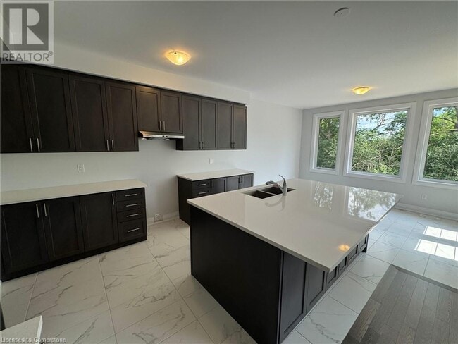 Building Photo - 141 Harwood Ave