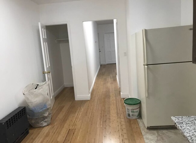 Foto del edificio - 1468 W 8th St