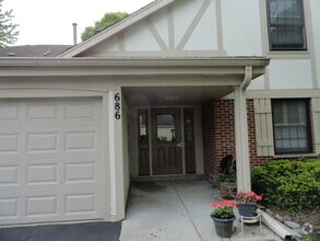 Building Photo - 686 Scanlon Dr