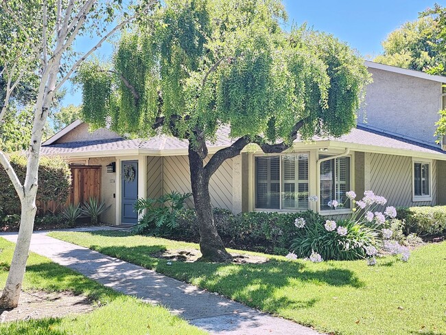Building Photo - Beautiful Two Bedroom Two Bath Home