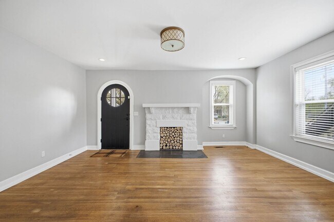 Building Photo - Sylvan Park Charm