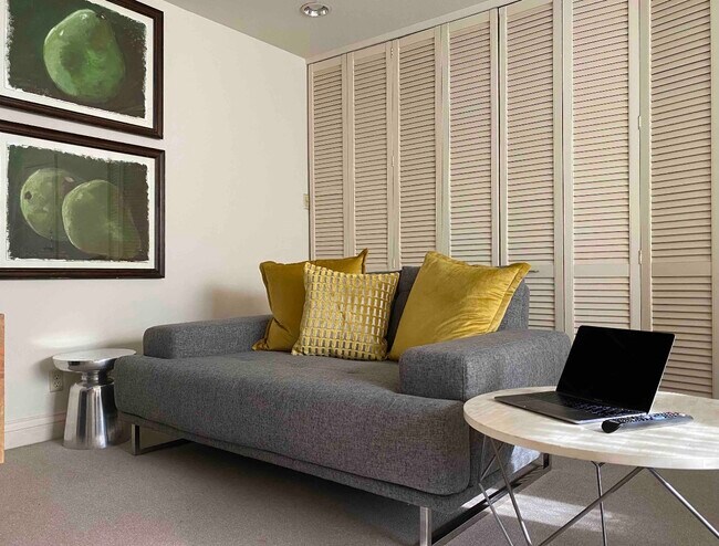 Cozy living space for chilling with Netflix - 6126 Averill Way