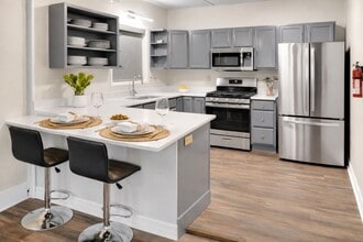 Building Photo - 1005-1007-1007 N Aurora St