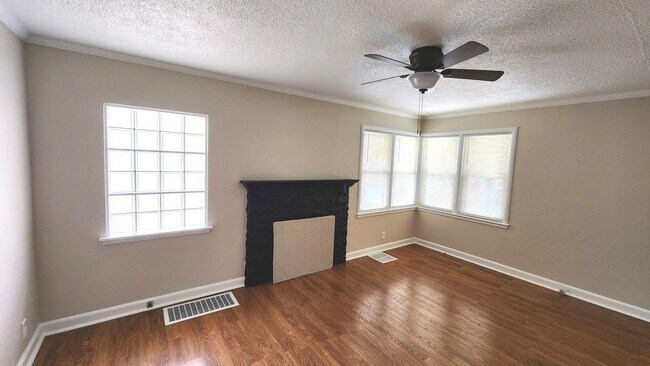 Foto del edificio - 814 Park Pl