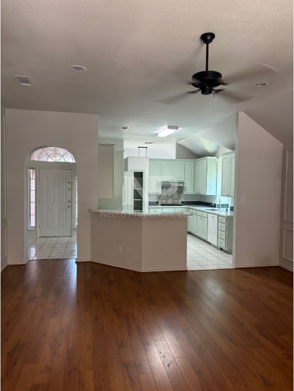 Building Photo - 7828 Blossom Dr