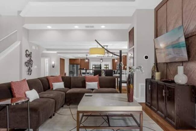 Building Photo - 14590 Damai Ln