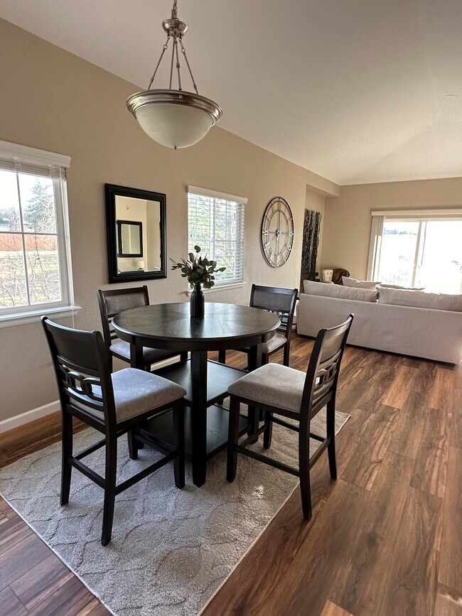 comedor - 6253 Kilmer Loop
