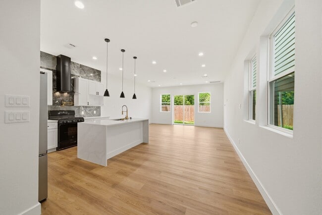 Foto del edificio - 4441 Gunter St