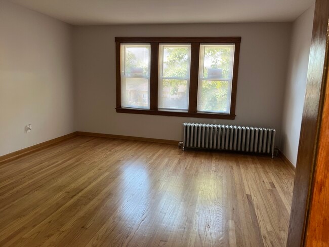 Foto del edificio - 3049 N Kenneth Ave