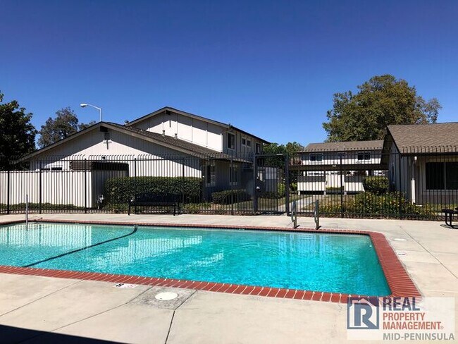 Foto del edificio - 3BR/1.5BA Condo - East Bay