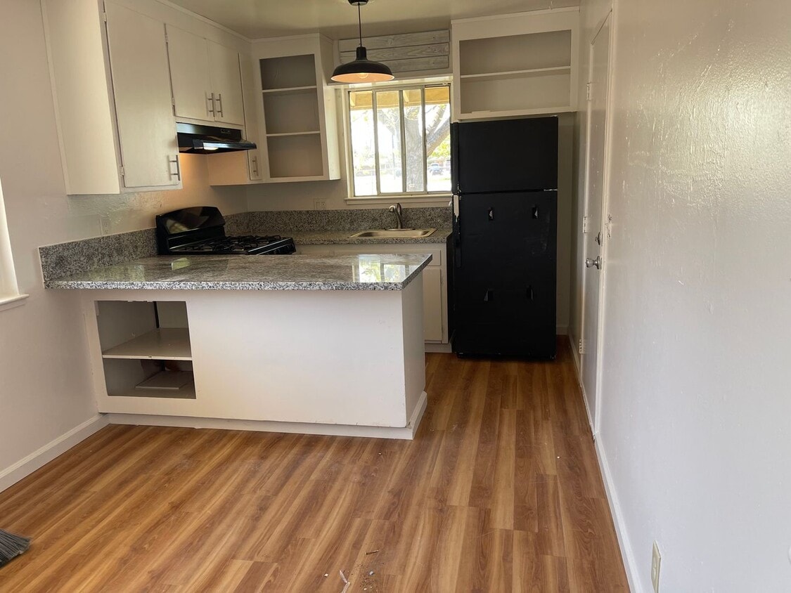 Building Photo - Cute Citrus Heights Duplex
