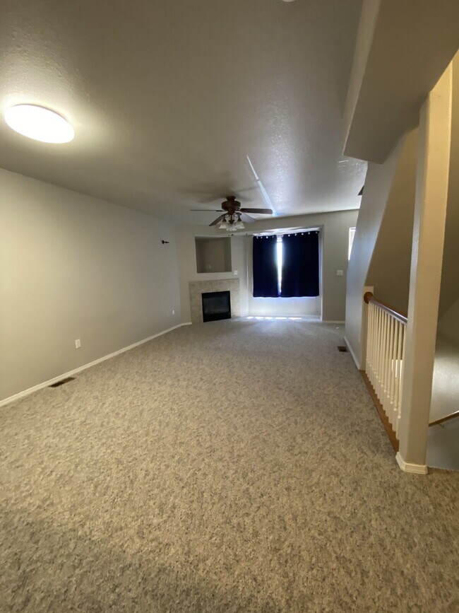 Foto del edificio - 3 bedroom townhouse westside - Mesa Valley