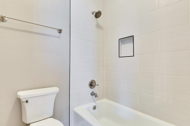 Building Photo - 10819 Crown Colony Dr