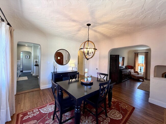 Foto del edificio - Furnished Santa Barbara 3 bedroom/2 bathroom Home