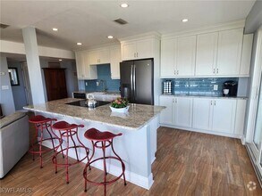Building Photo - 4803 Sunset Ct