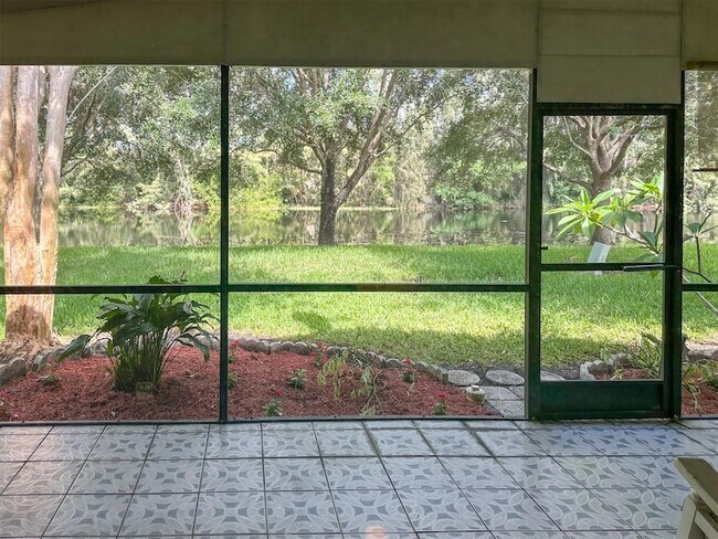 Foto del edificio - 556 Woodgate Cir
