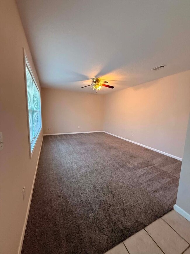 Building Photo - 104 Yellowleaf Dr