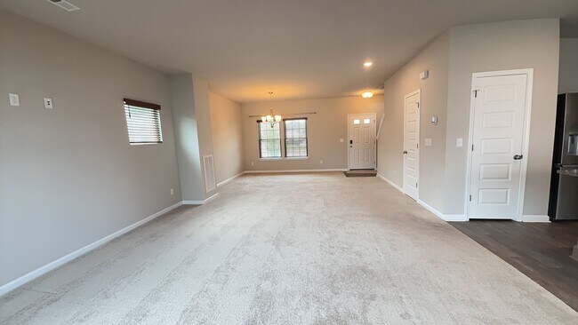 Foto del edificio - Beautiful 4BR Home with Open Floor Plan in Suffolk