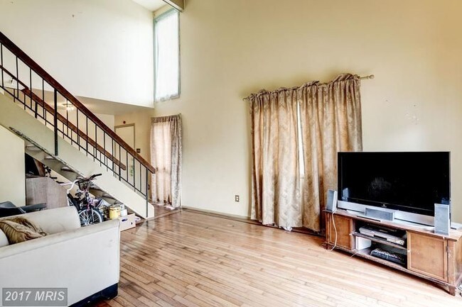 Foto del edificio - 100 Hayloft Ct