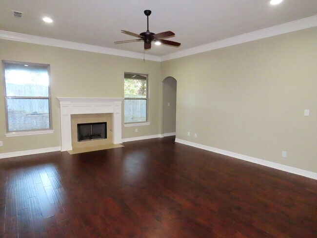 Building Photo - Whitehouse ISD - Stunning 4 Bedroom, 3 Bat...