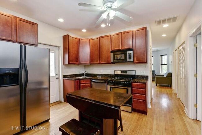 Building Photo - 2300 W Jarvis Ave