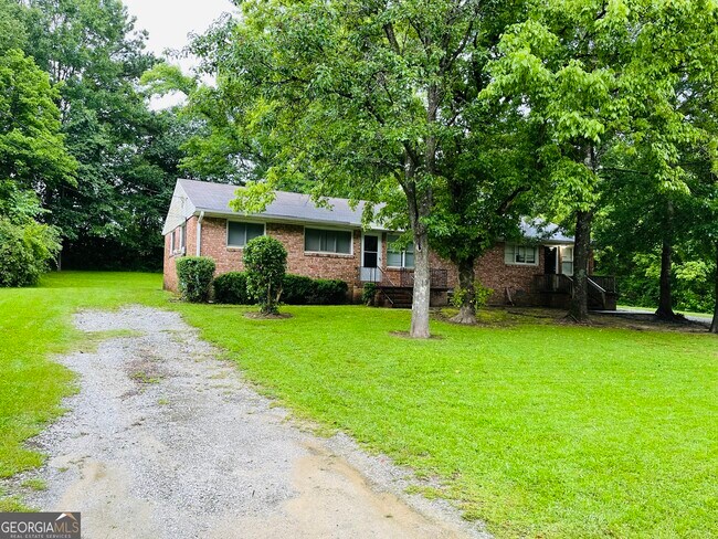 Foto del edificio - 6102 E Fayetteville Dr