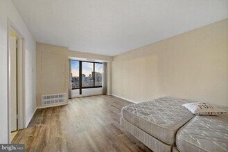 Building Photo - 2001 Hamilton St