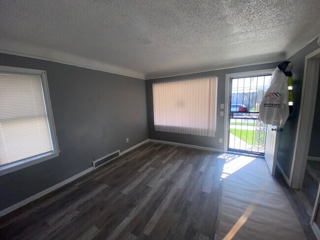 Foto del edificio - 8443 Pierson St