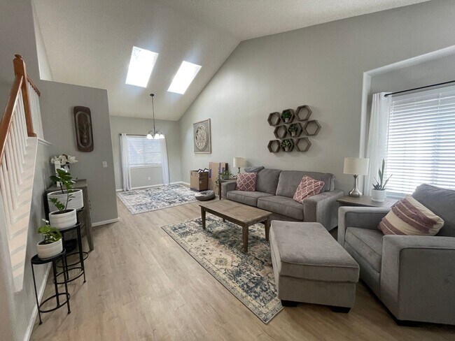 Foto del edificio - $0 DEPOSIT OPTION. 4 BEDROOM 3 BATHROOM HIGHLANDS RANCH HOUSE NEAR CHATFIELD STATE PARK