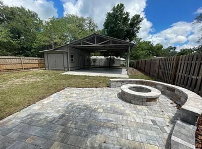 Foto del edificio - Spacious 3 Bed, 2 Bath Home with Workshop ...