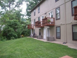 Primary Photo - 2512 Elmwood Pky