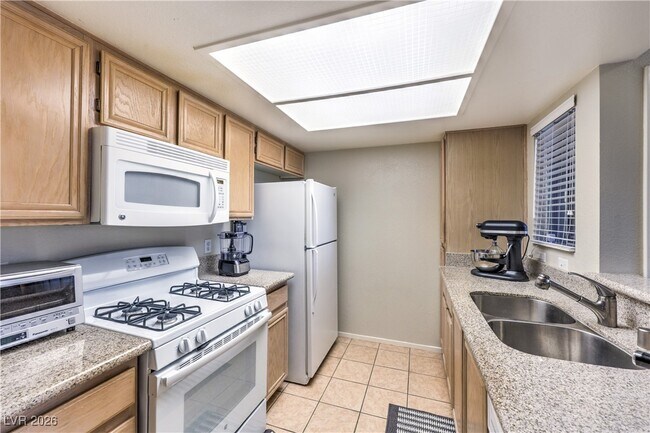 Foto del edificio - 1909 Desert Falls Ct