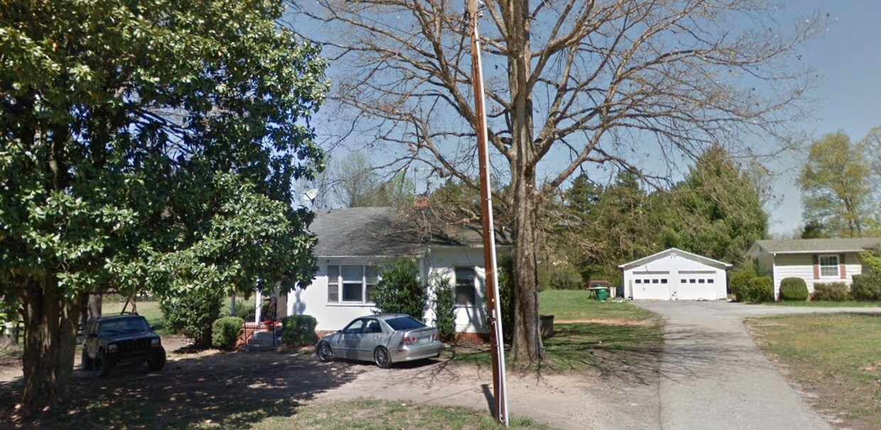 Primary Photo - 1179 S Peace Haven Rd