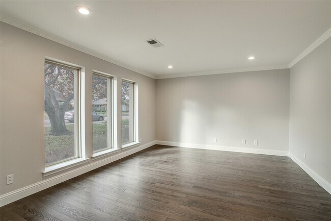 Foto del edificio - 7327 Wellcrest Dr