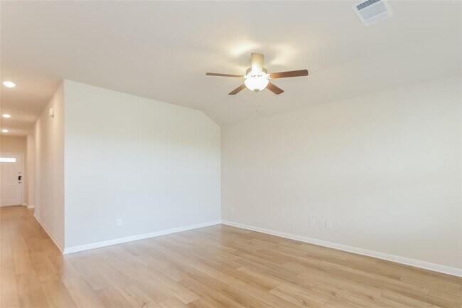 Foto del edificio - 1018 Round Bale Rd