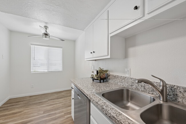 Foto del edificio - Terrace East Apartment Homes