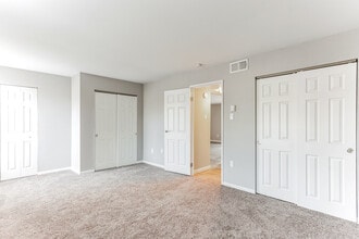 Bedroom - Newpointe Apartments