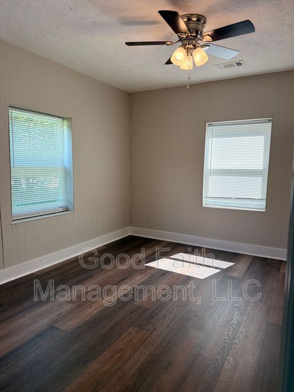 Foto del edificio - 2247 Sullivan Rd