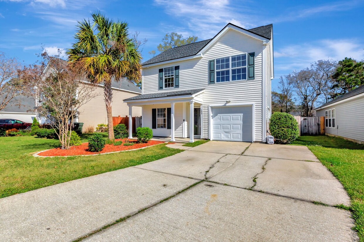 Primary Photo - Beautiful home in Goose Creek!