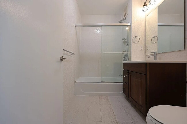 Building Photo - 200 W 108th St