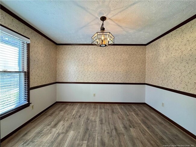 Building Photo - 389 Conifer Dr