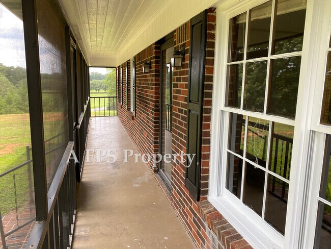 Foto del edificio - 583 S Holcomb Rd SW