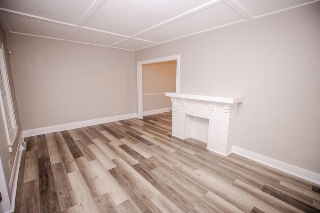 Building Photo - Beautifully remodeled three bedroom home i...