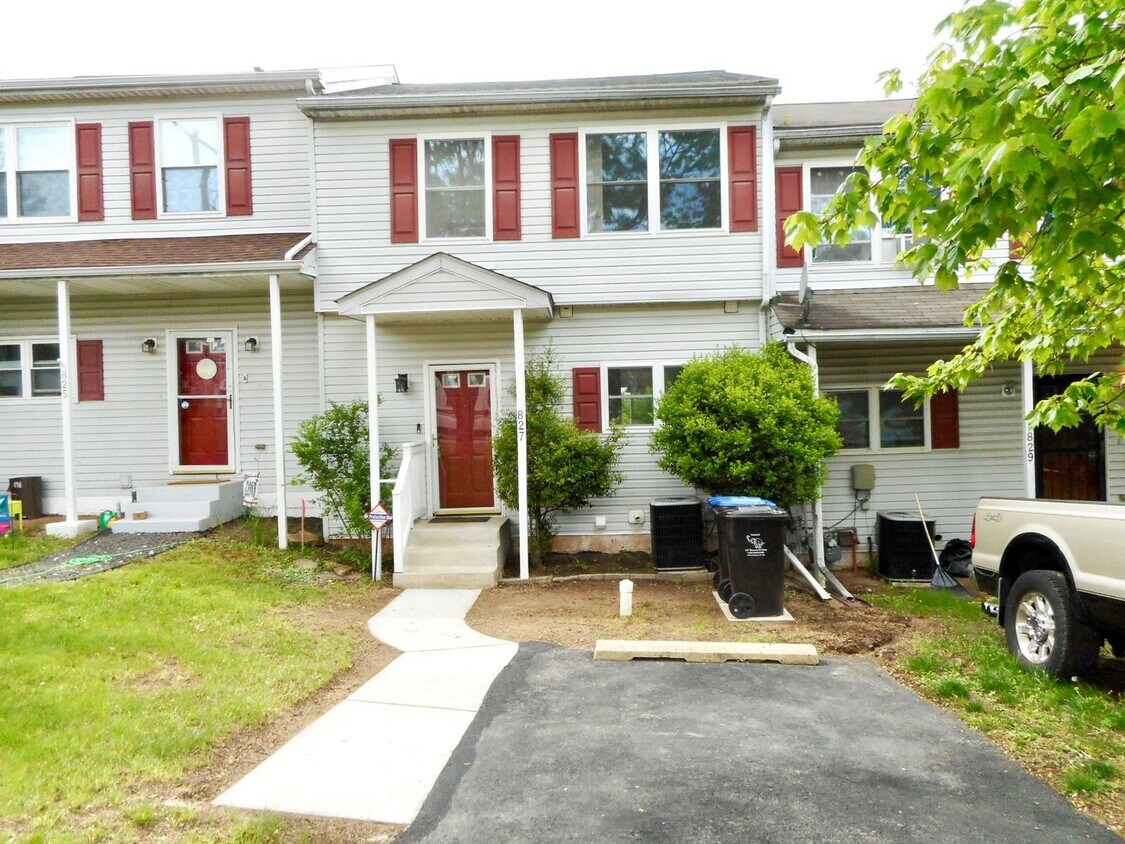 Foto principal - 827 Hight St, Norristown PA