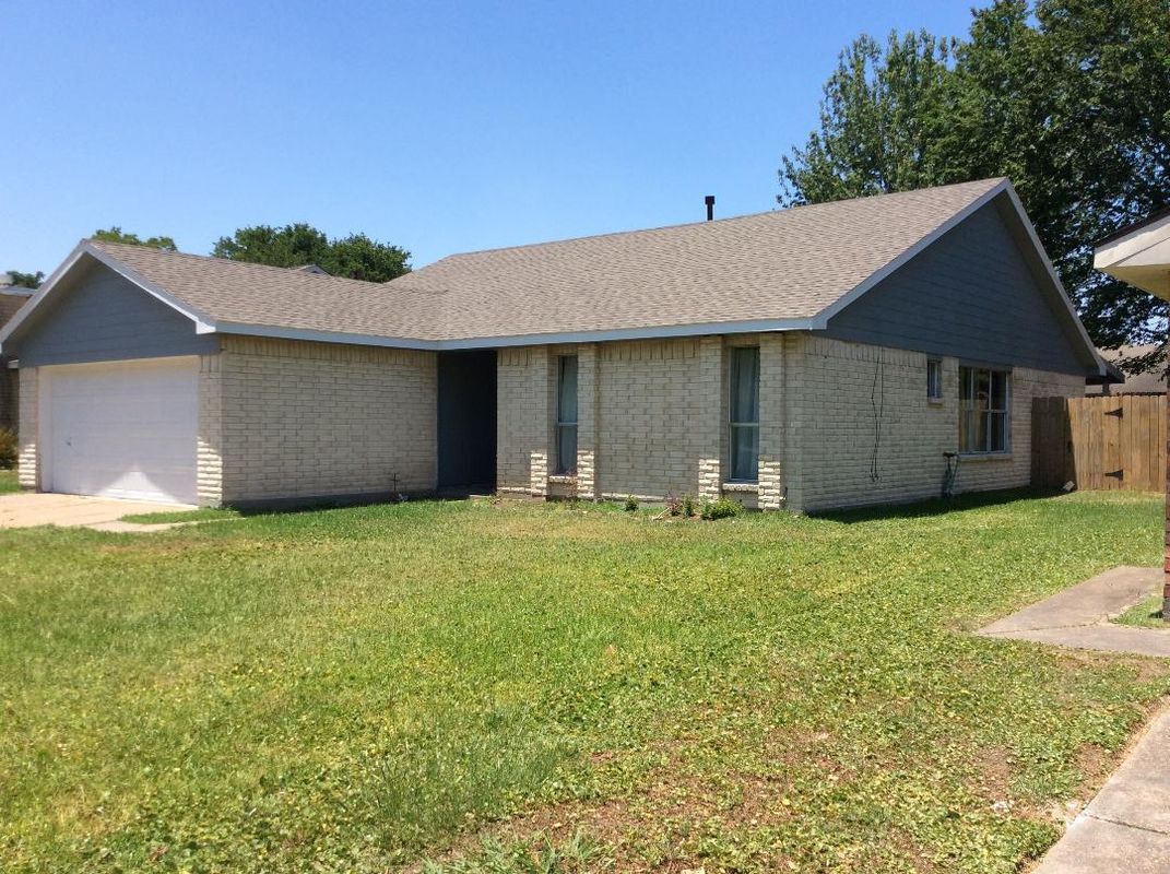 Building Photo - 18518 Lippizaner Dr