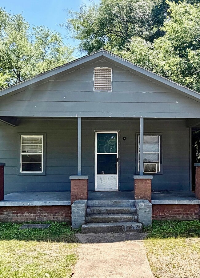 Building Photo - 2602 6th Ave N