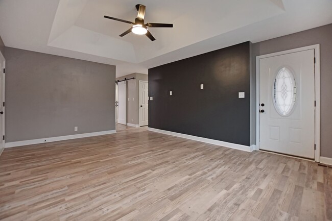 Building Photo - Pet Friendly Three Bedroom!