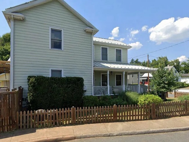 Building Photo - 906 Anderson St