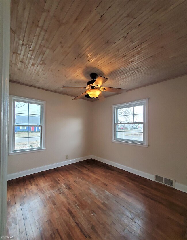Building Photo - 3 br, 2 bath House - 2302 Chesning Ave